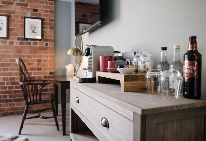 فندق Head Of The River