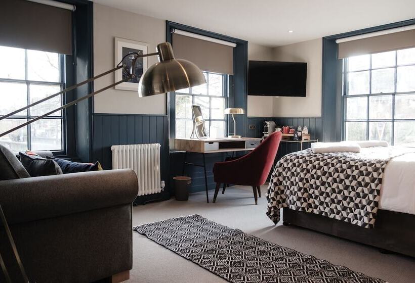 فندق Head Of The River