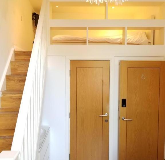 בית מלון כפרי London Full House