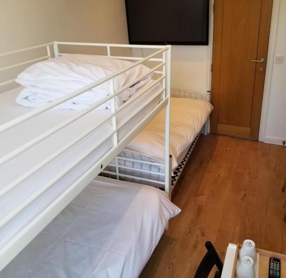 בית מלון כפרי London Full House