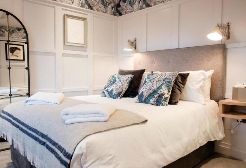 فندق Head Of The River