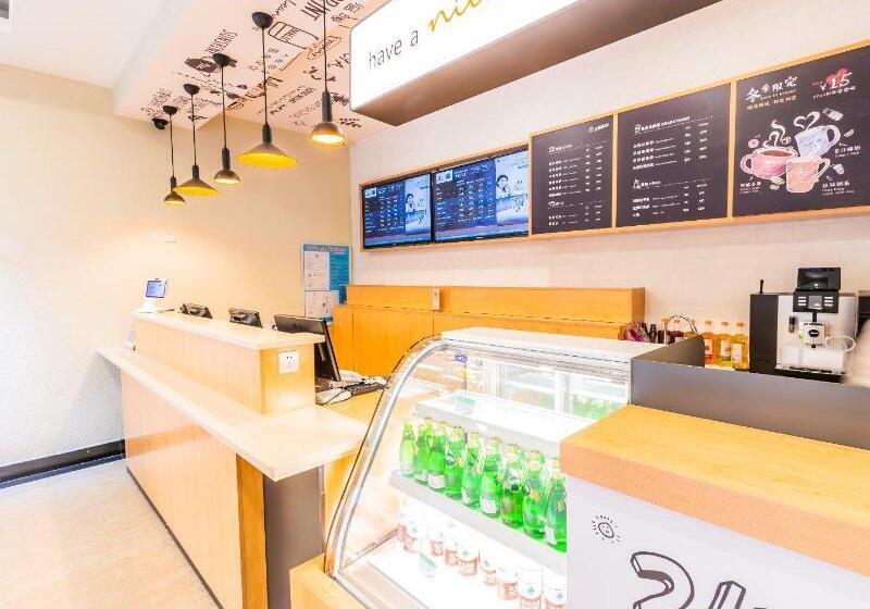 בית מלון כפרי Hanting  Hangzhou Xiaoshan People Square Metro Station