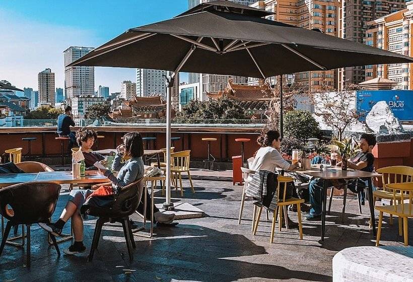 Hotel The Hump Hostel