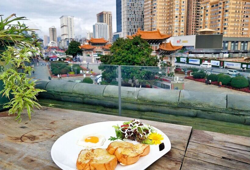 Hotel The Hump Hostel