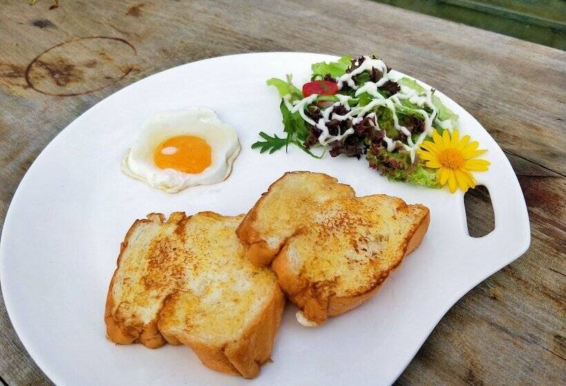 Hotel The Hump Hostel