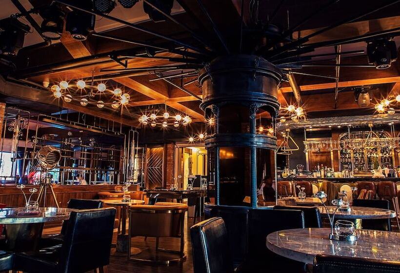 Hotel The Hump Hostel