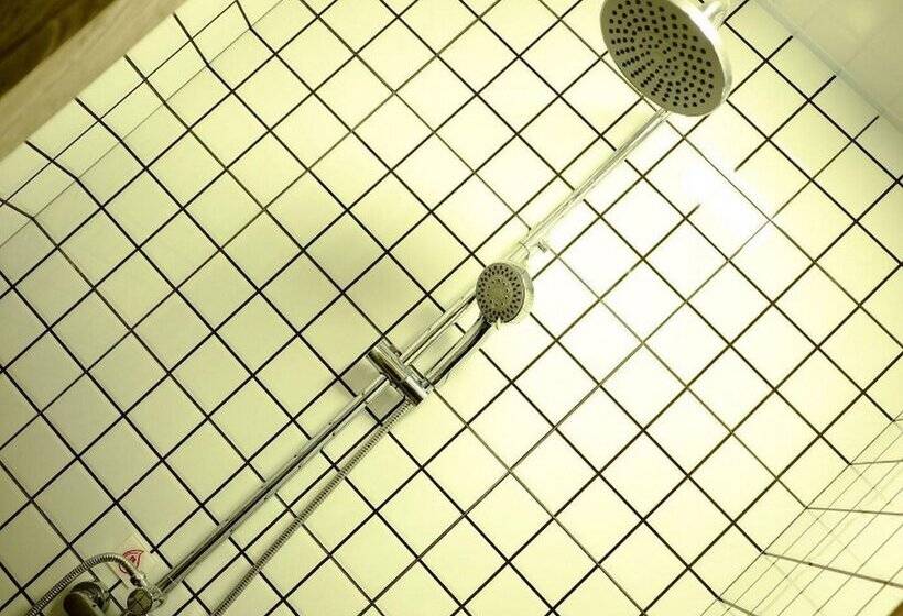 Hotel The Hump Hostel