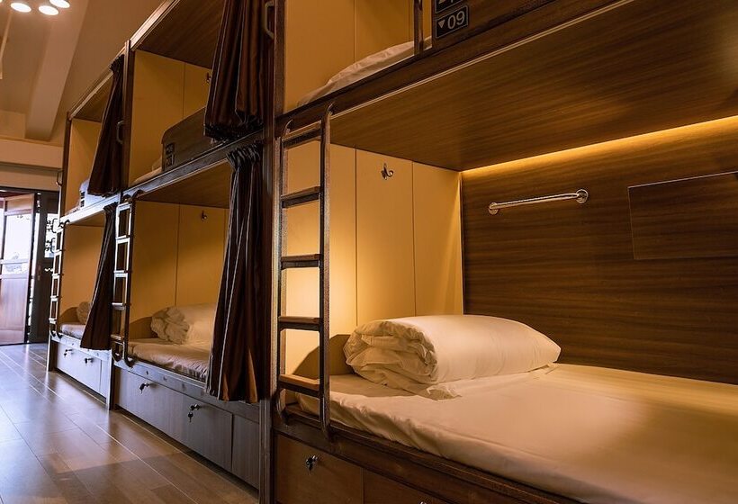 Hotel The Hump Hostel