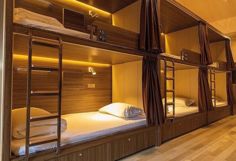 Hotel The Hump Hostel