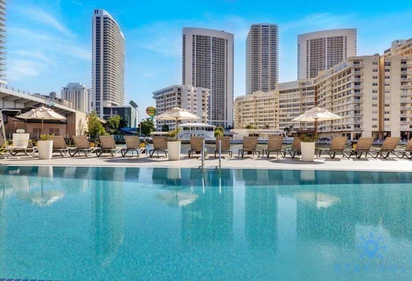 호스텔 Resort Amenities   Amazing Pool And Gym