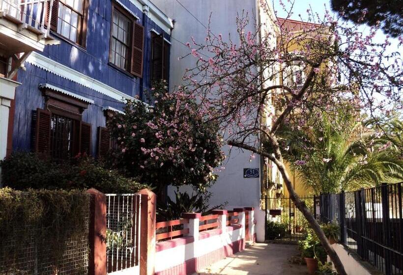 هتل Hostal Residencia En El Cerro