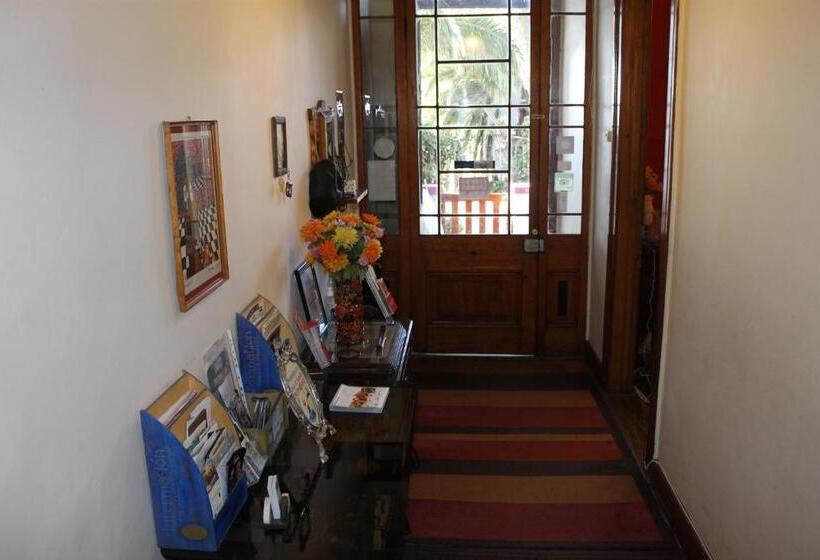 هتل Hostal Residencia En El Cerro