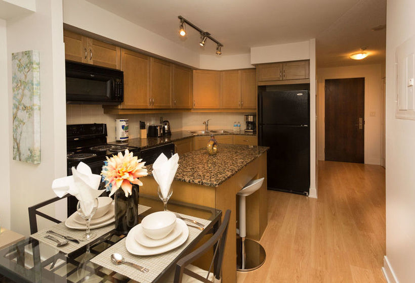 Red Maple Suites  Blue Jays Way