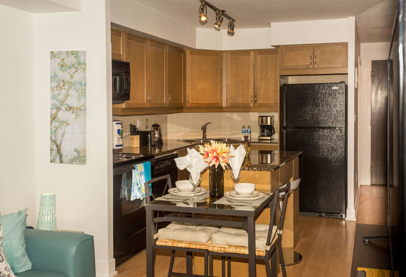 Red Maple Suites  Blue Jays Way