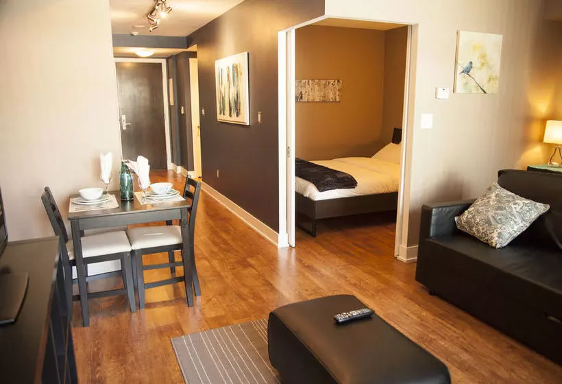 Red Maple Suites  Blue Jays Way