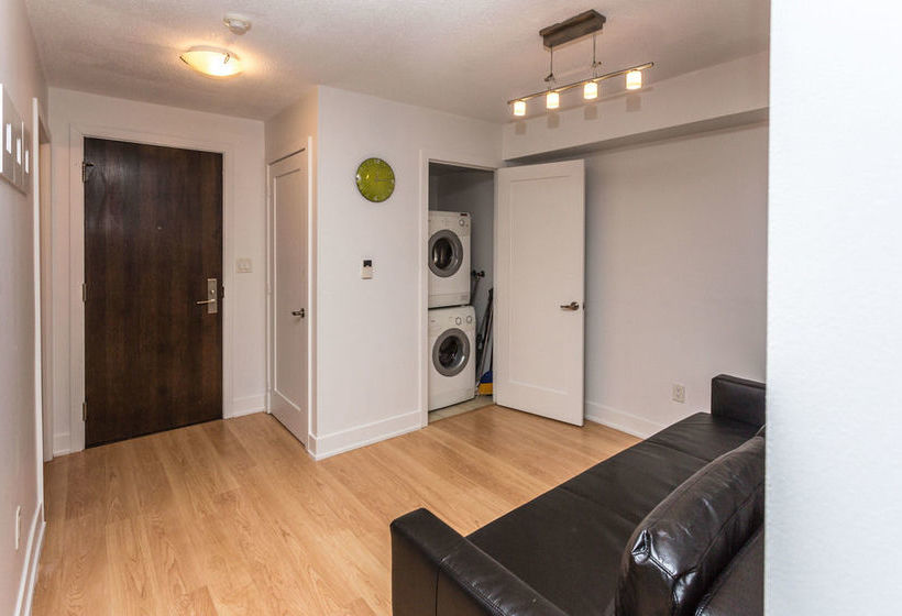 Red Maple Suites  Blue Jays Way