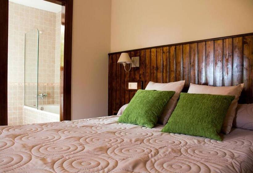 Y Apartamentos El Camín