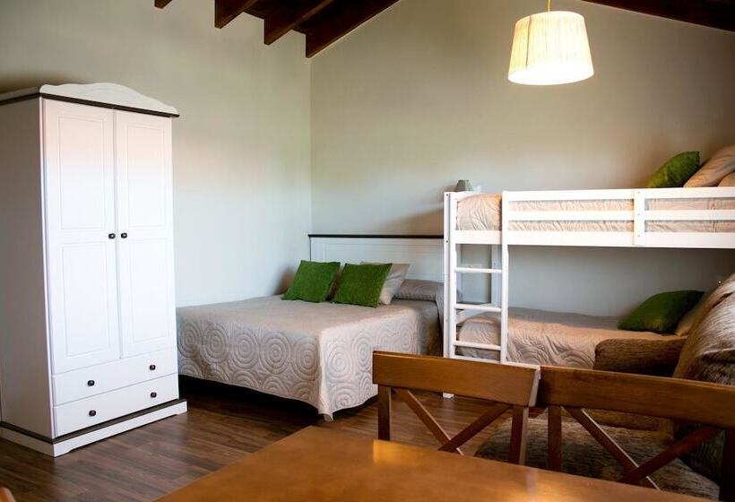 Y Apartamentos El Camín