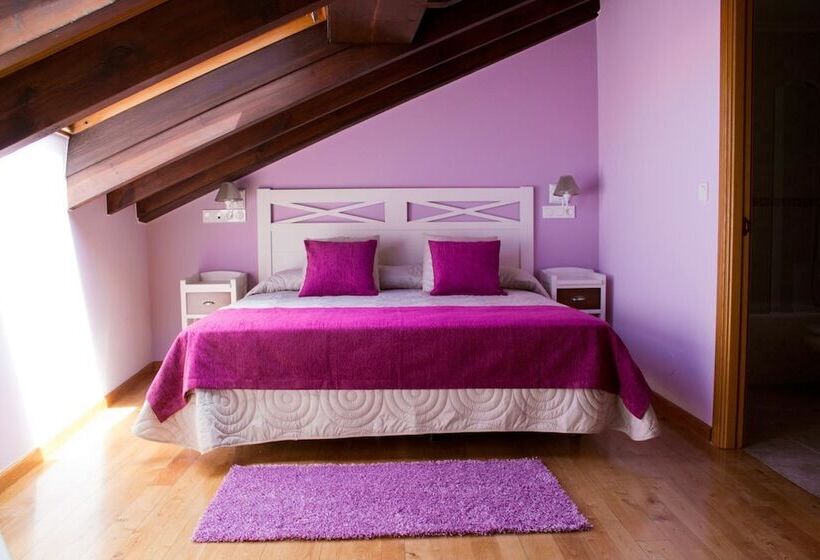 Y Apartamentos El Camín