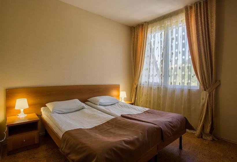 בית מלון כפרי Garden Hills 2