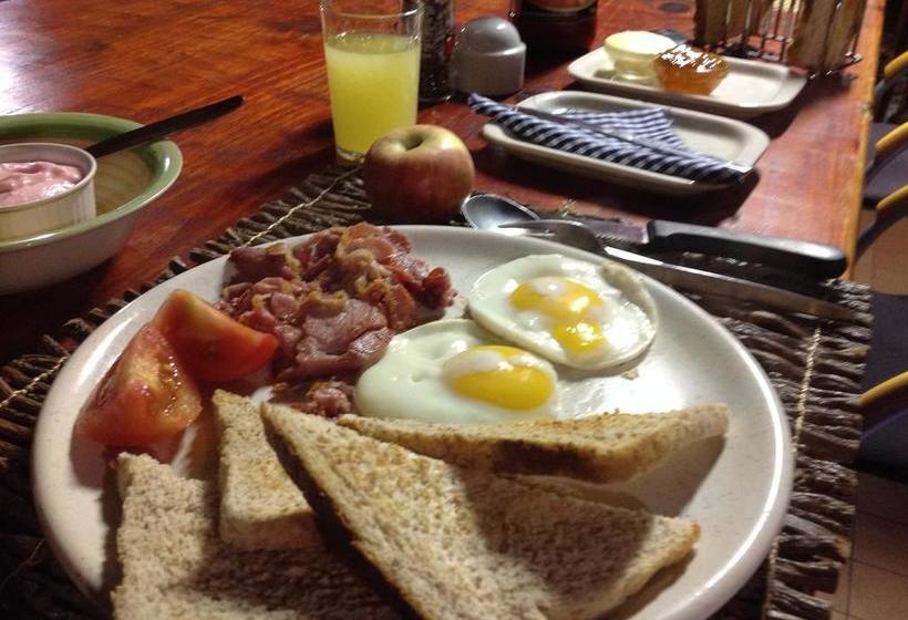 הוסטל Old Vic Travellers Inn Nelspruit