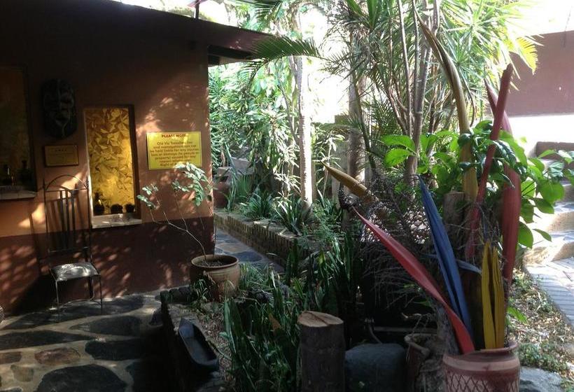 הוסטל Old Vic Travellers Inn Nelspruit