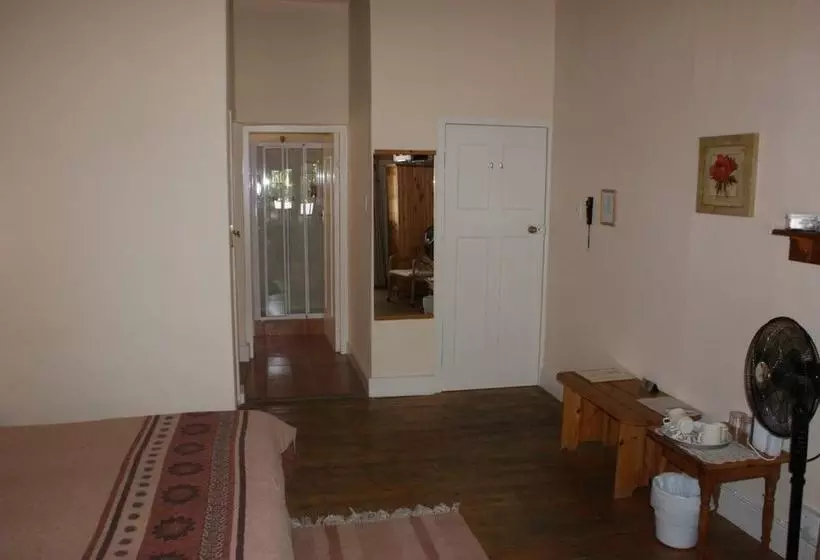 Aamiaismajoitus (B&B) Koo Karoo Guest Lodge And Self Catering