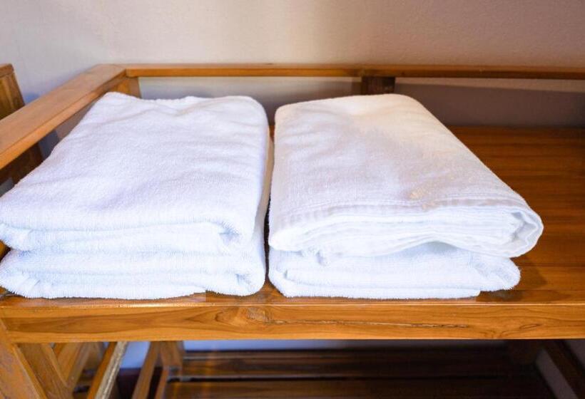 בית מלון כפרי Roomquest Golden Triangle Premium Collection