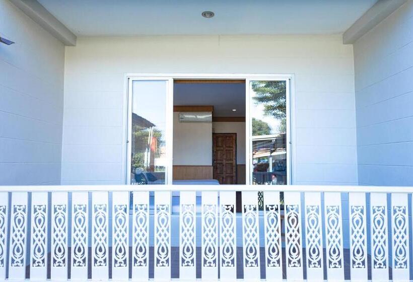 בית מלון כפרי Roomquest Golden Triangle Premium Collection