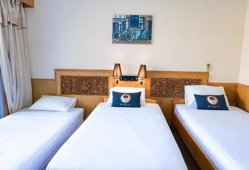 هتل Roomquest Golden Triangle Premium Collection