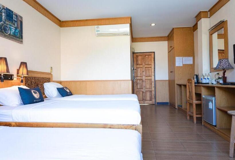 בית מלון כפרי Roomquest Golden Triangle Premium Collection