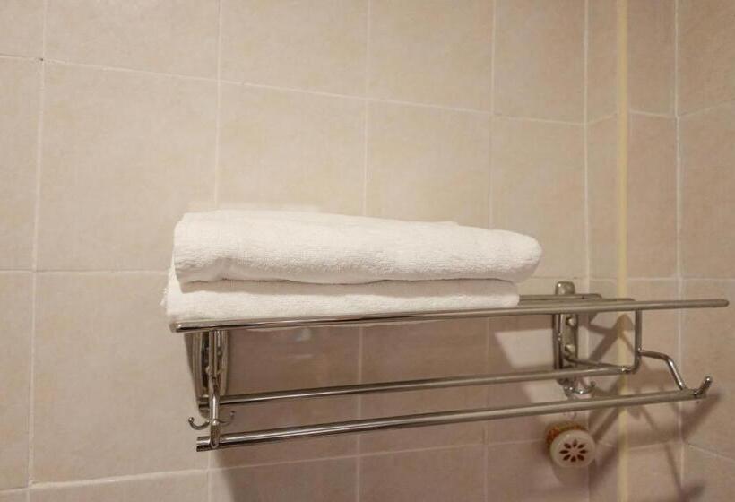 בית מלון כפרי Roomquest Golden Triangle Premium Collection