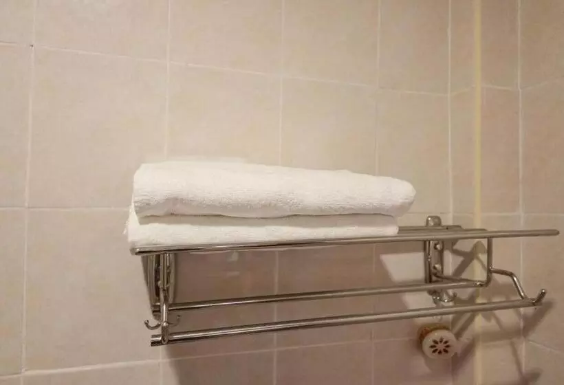 هتل Roomquest Golden Triangle Premium Collection