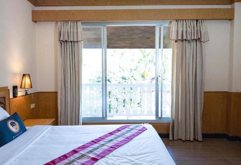 בית מלון כפרי Roomquest Golden Triangle Premium Collection