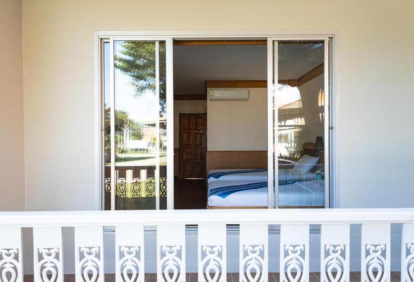 בית מלון כפרי Roomquest Golden Triangle Premium Collection