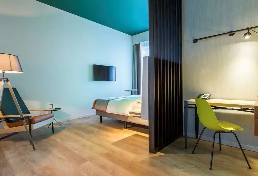 هتل Park Inn By Radisson Brussels Airport
