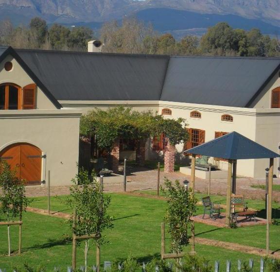 פנסיון Le Bac Estates