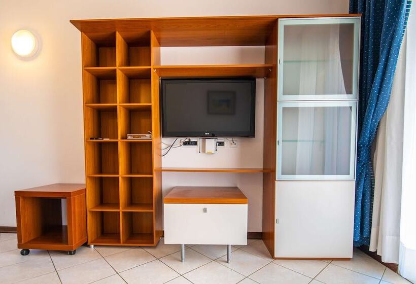 هتل Ai Pini Medulin Resort