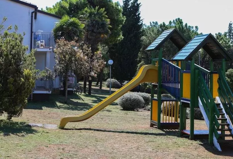 Hotelli Ai Pini Medulin Resort