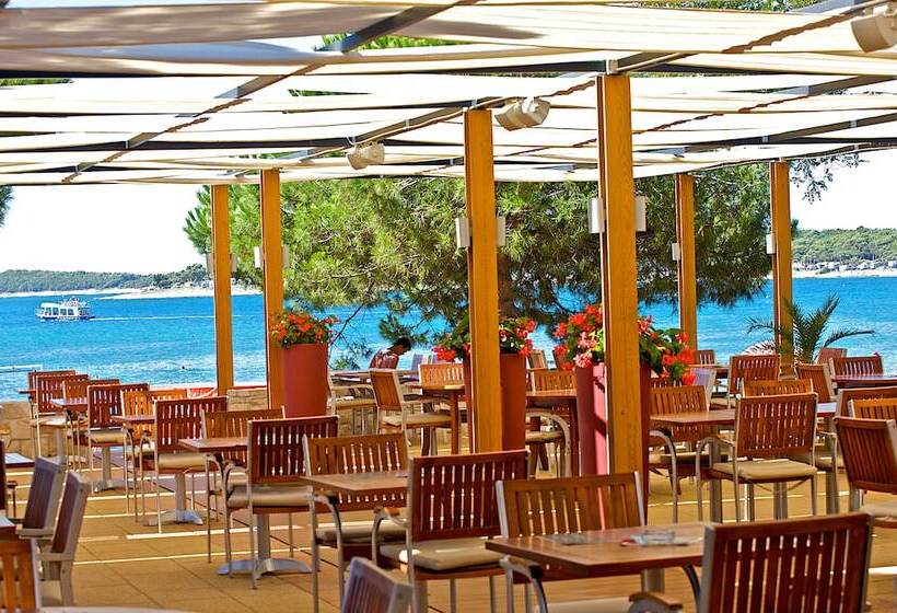 هتل Ai Pini Medulin Resort