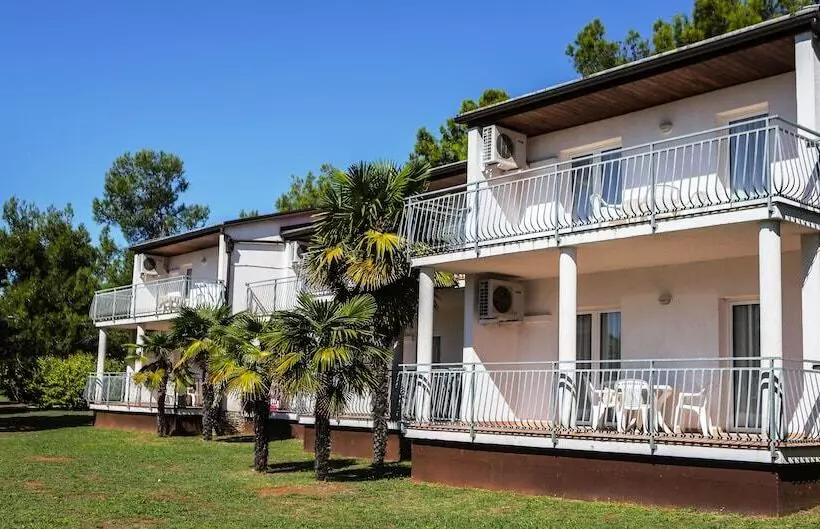 Hotelli Ai Pini Medulin Resort