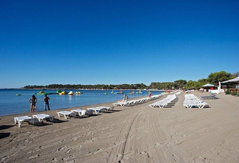 هتل Ai Pini Medulin Resort