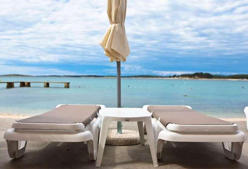 هتل Ai Pini Medulin Resort