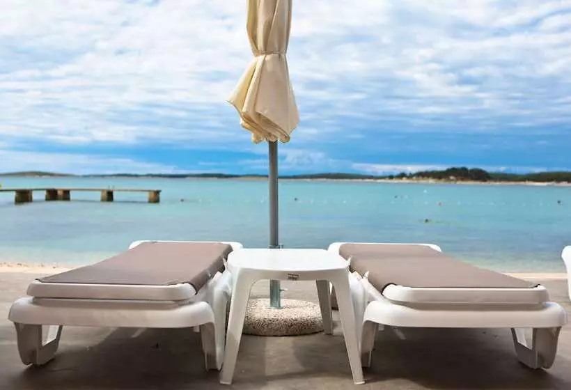 Hotelli Ai Pini Medulin Resort