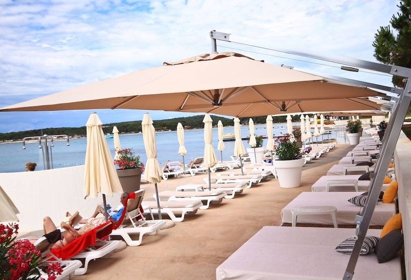 هتل Ai Pini Medulin Resort