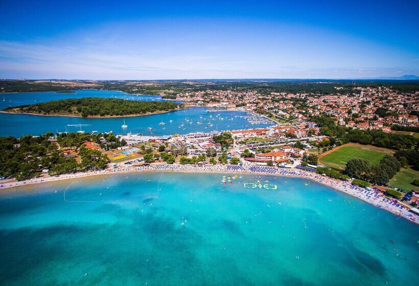 هتل Ai Pini Medulin Resort