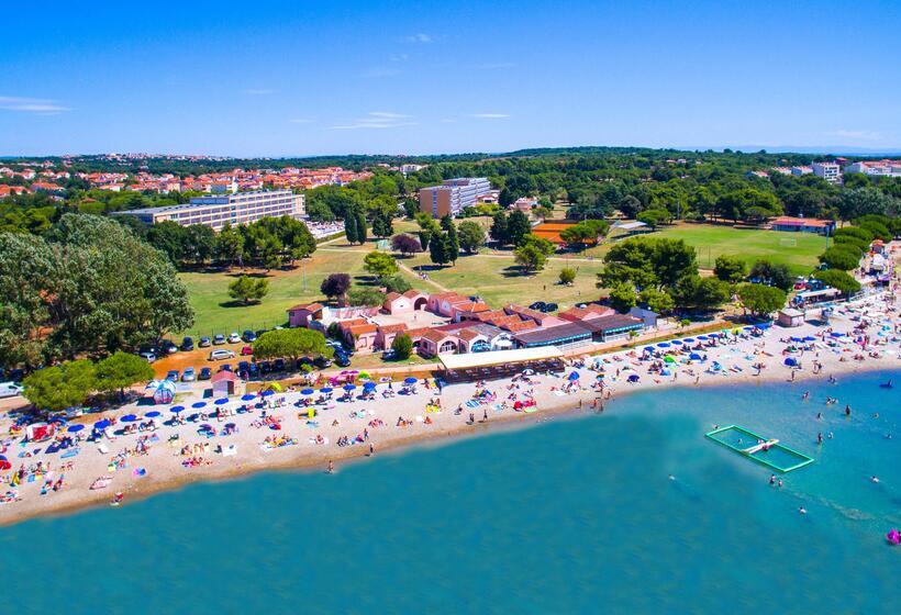 هتل Ai Pini Medulin Resort