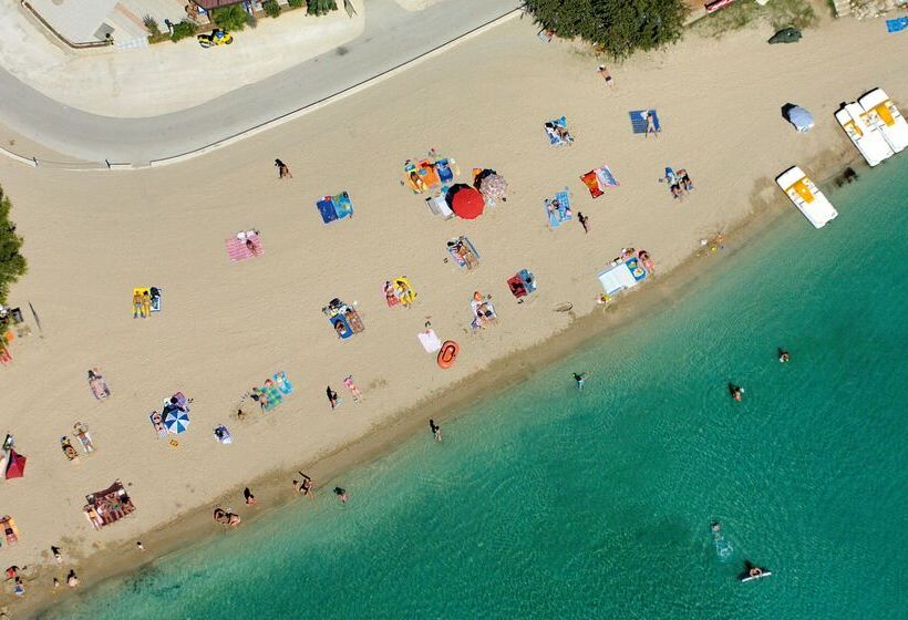 هتل Ai Pini Medulin Resort