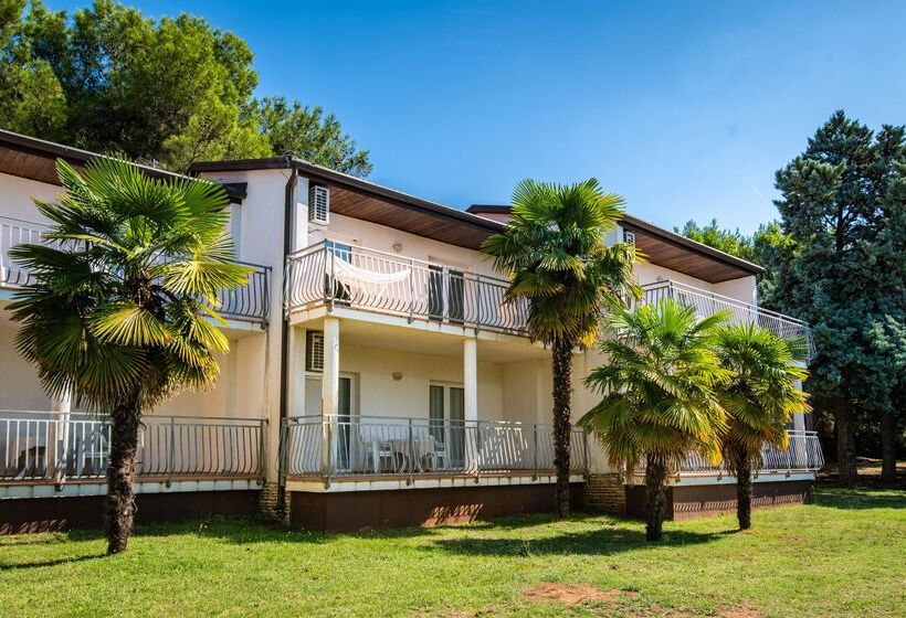 هتل Ai Pini Medulin Resort