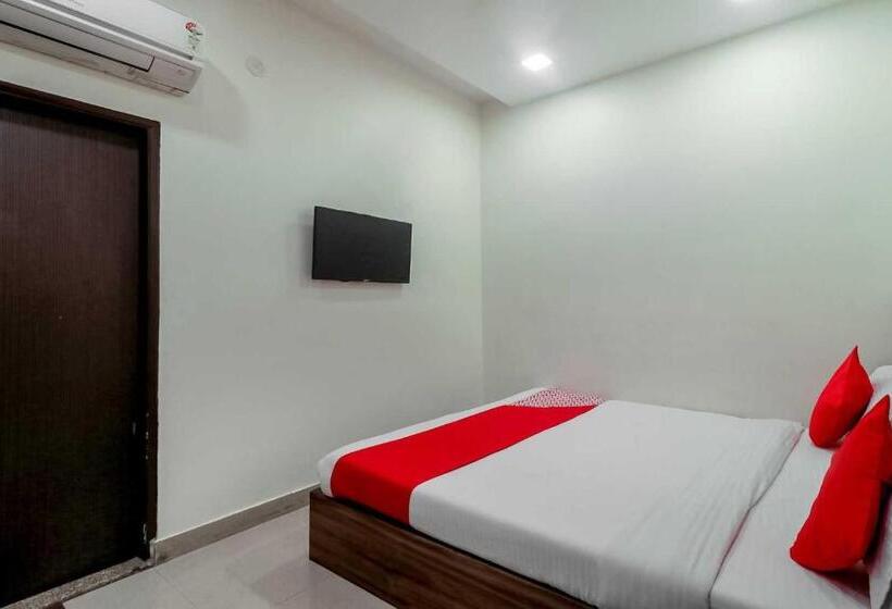 Flagship Hotel Metro View